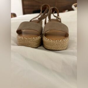 Kelly & Katie Platform Sandals